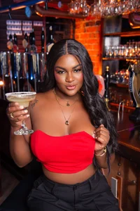 Noa_Adams 𝐀 𝐃𝐑𝐈𝐍𝐊 𝐓𝐎𝐆𝐄𝐓𝐇𝐄𝐑?🍸 Pic 8