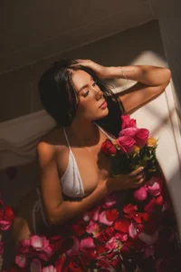 amara_foxx A night of passion in the jacuzzi Kuva 5
