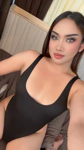 LauraSaintx Queen Foto