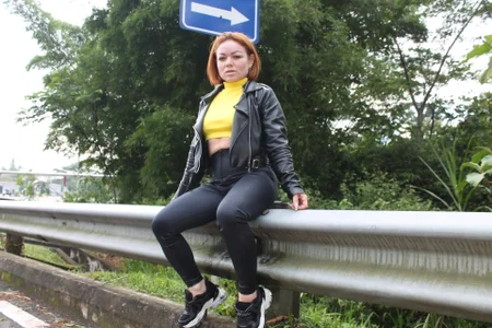 yulina_xue YELLOW DAY Pic 9