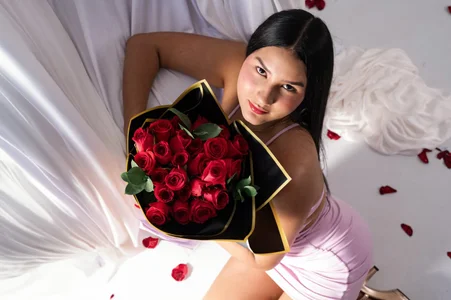 rubi_millerr I am a girl who loves roses 🥰🌹 Pic 2