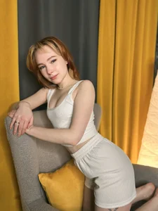 LanaBlu_ Bright look Pic 5