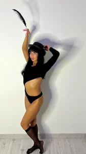 Melissa_Fane Hat - {count, plural, one {תמונה אחת} two {שתי תמונות} many {# תמונות} other {# תמונות}}