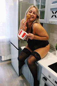 Liana_MilfHot you can will be my chicken Hình