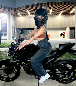 Accelerating hearts, not just engines 🏍😍 de Clara_Luu Foto 2