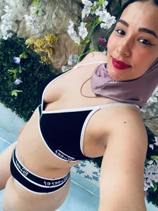 Discover my most flirtatious side. 👀😍 de ShanaJamil Foto