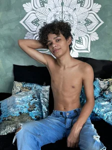 FOLLOW ME GUYS de alexes_risos  2 Imagens