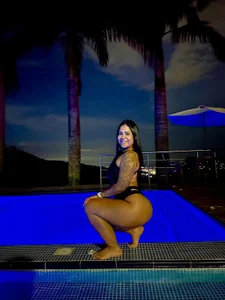 bounce_katty Between Lights and Nature 🏞️🌌 Foto 6