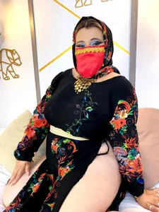 SalmaZamann dressed in flowers Pic 2