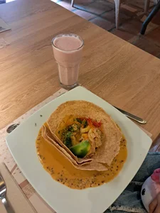 sher-- What is your favorite food? 🫦💯  5 снимка