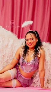 ValeriaJulio_ Today I’m not giving out chocolates… I’m giving out desire 😈💋 Foto 2