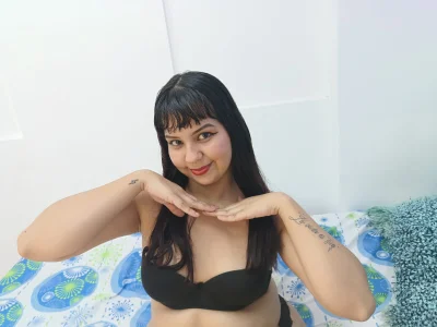 Naugthy_Sara Public Pic