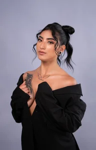 Emma_Lirys the definition of stunning ✨🖤 Billede 3