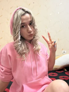 MaryBennetts The ass remembers the rhythm that you haven't heard yet Foto 3