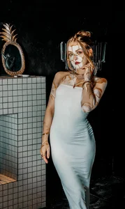 stay_with_aliceGolden图片