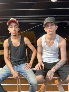 thin-straight Public Kuva