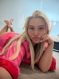 TastyTiffanyy New bundle of me🫦❤️  8টি  ছবি
