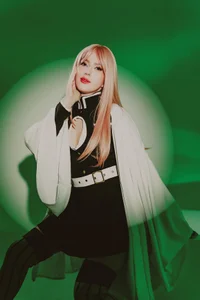 AmberFarrellのMitsuri cosplay 💚🩷の 4枚の写真