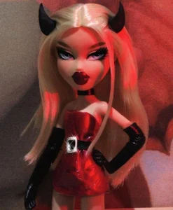 Nathcurly_ October🧛🏻‍♀️ Pic