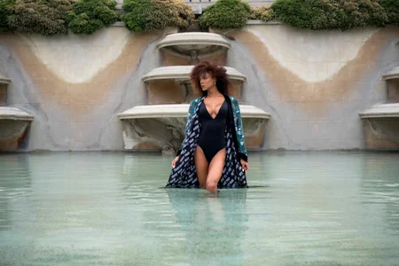 NaomiSteward Wet skin, sunny vibes, dirty mind. 😏 Pic