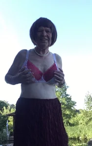 Dorle45's Das ist Dorle,im Garten Sex Photo 3