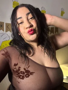 ItsCoraline 👀 Pic 2