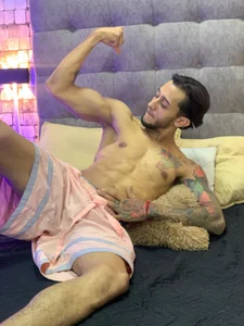 jonas_conor: my muscles 💪🥵😏 ( 3 фото)