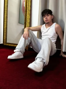 KrewVaughn Public 圖片