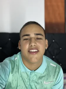 Latino_Junge Happy  5টি ছবি