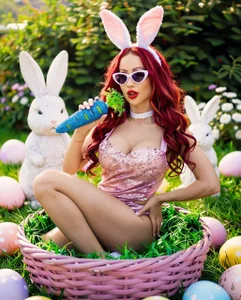 TiffanyBlaize Love eating carrots 🥕 every day😏 Pic 2