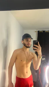 RyanMiraのHeyの 2枚の写真