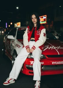 CrystaLeah Public зображення 3