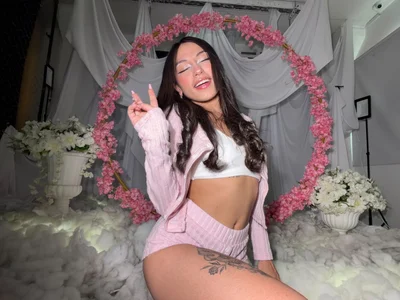 MadyJackson 💕🌸I reckon pink and I go really well together, don’t you think, lads? 🌸💕 Foto 4
