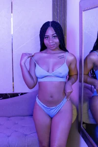 katia_harrison_ 💙 Immagine  2