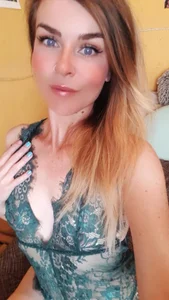 MistressMilfAkyra Sneak Peek Pic