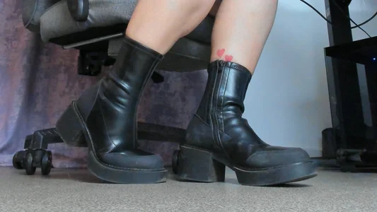 NattInRed all my shoes collection зображення 3