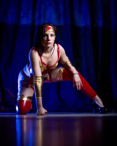 ada_mclaineのwonder womanの 2枚の写真