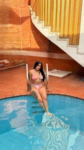 Ibbie_drastic in the pool🐟 Billede 3