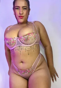 “Between caresses and sighs🥵 de veronica__olsonn  4 Imagens