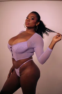 huge_boobs_ebony_ Sexy 🖤 slika 5