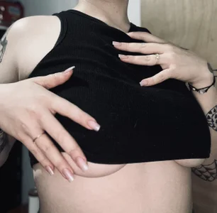 kinkyqueenscb's XXX Nude Photo 1
