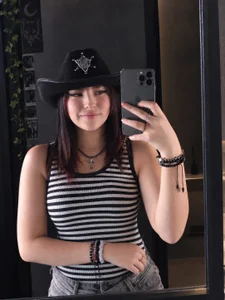 Lexy_Vampyre Come and play with my slim body and small tits Foto 3