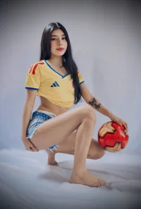 chloe_bluee_: Are you ready to play with me? ⚽️ ( 7 фото)
