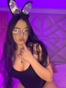 Ivory_Dlacour 💜🤍🐰 Pic 5