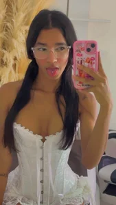 ScarletEvanss_ Neat in white 🤍 Pic