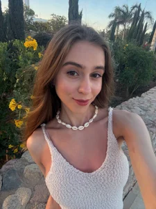 IsobelCashinのagainの 2枚の写真