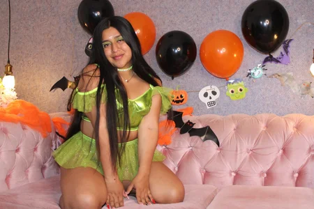 grace77__ halloween Pic 4