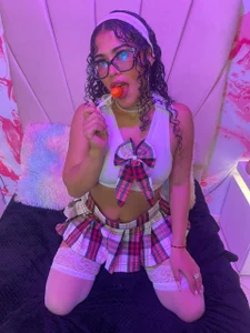 victoria_rosee1your sexy, horny schoolgirl 😈图片