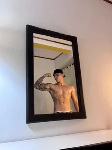 _joansoto In the mirror 🖤 টি ছবি