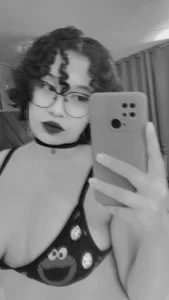 viiolett_lee B/W💋 Pic 3